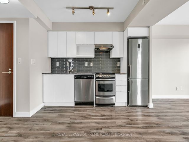 415 - 160 Flemington Rd