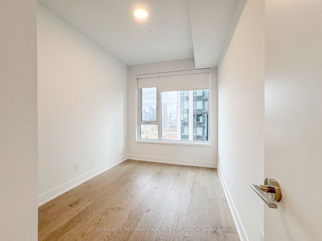 2010E - 1926 Lake Shore Blvd W