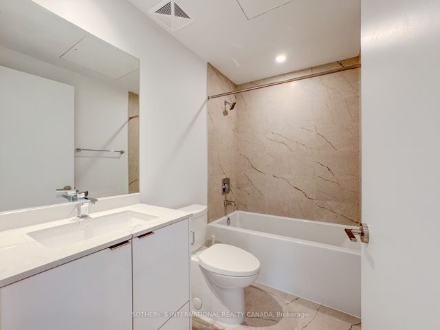 2010E - 1926 Lake Shore Blvd W