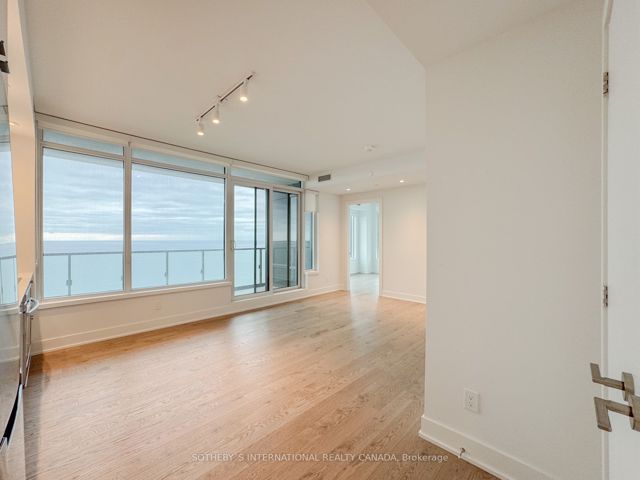 2010E - 1926 Lake Shore Blvd W