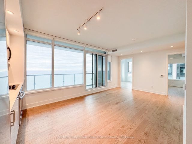 2010E - 1926 Lake Shore Blvd W