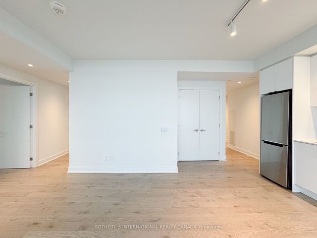 2010E - 1926 Lake Shore Blvd W