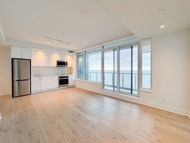 2010E - 1926 Lake Shore Blvd W