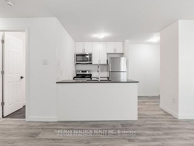 M5 - 2507 Eglinton Ave W
