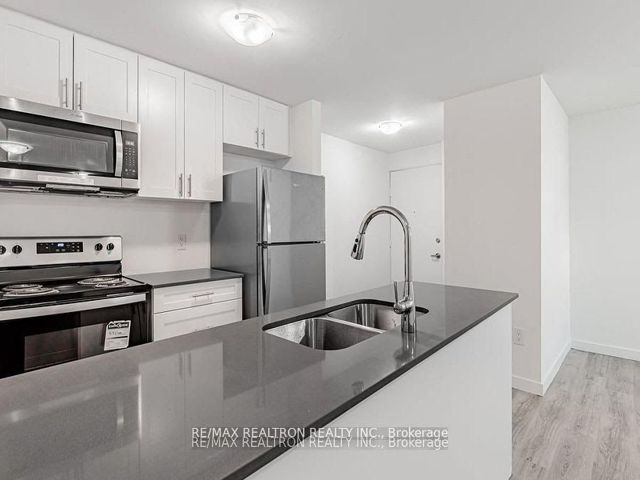 M5 - 2507 Eglinton Ave W