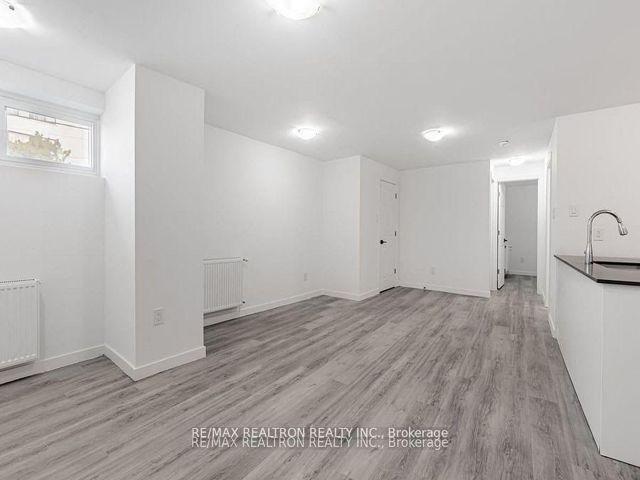 M5 - 2507 Eglinton Ave W