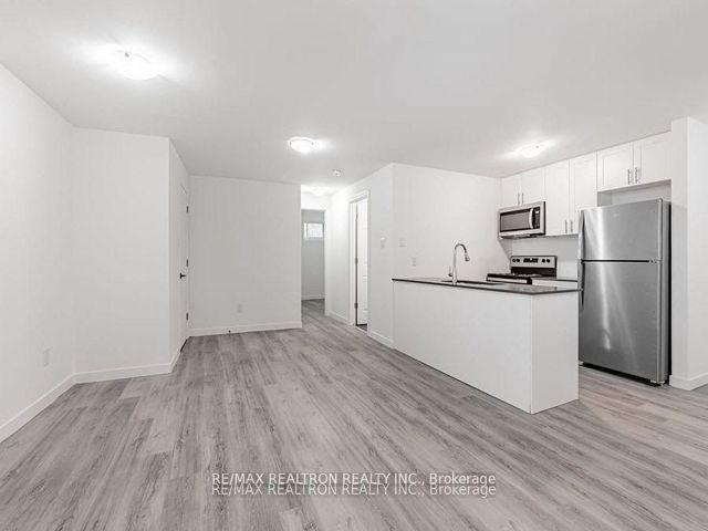 M5 - 2507 Eglinton Ave W
