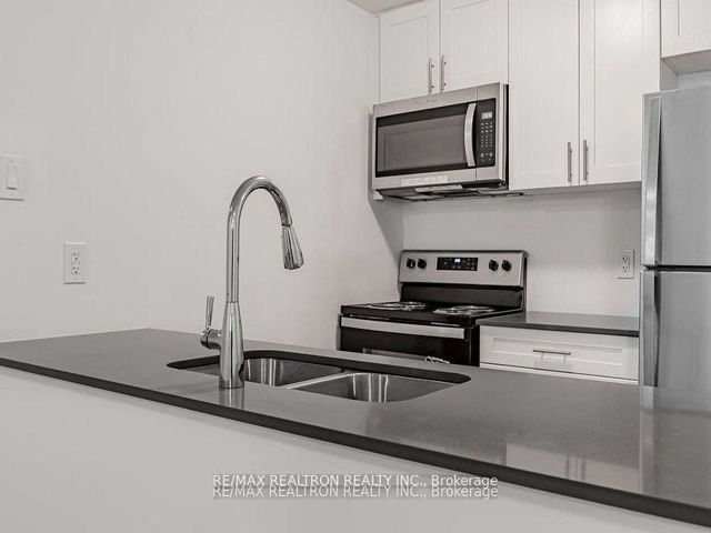 M5 - 2507 Eglinton Ave W