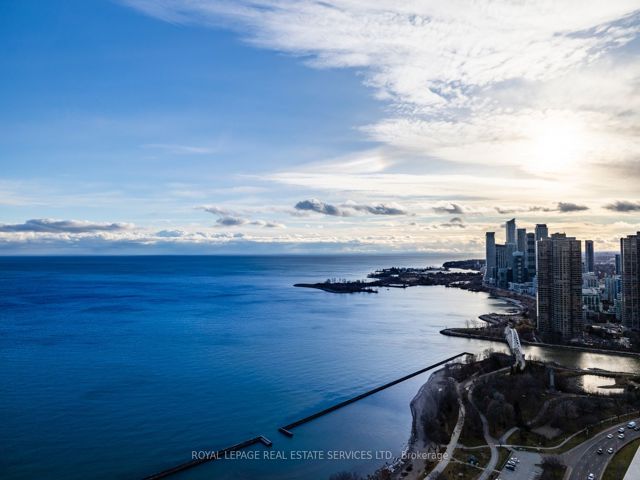 PH 05 - 1926 Lake Shore Blvd W