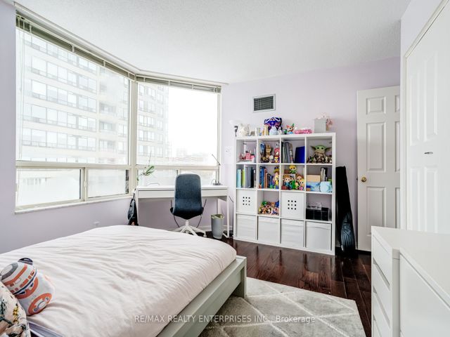 803 - 1 Aberfoyle Cres