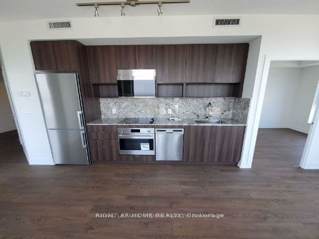 2204 - 7 Mabelle Ave
