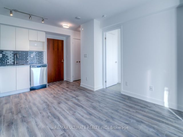 517 - 160 Flemington Rd