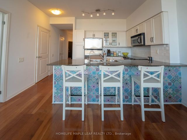606 - 15 Windermere Ave