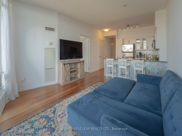 606 - 15 Windermere Ave