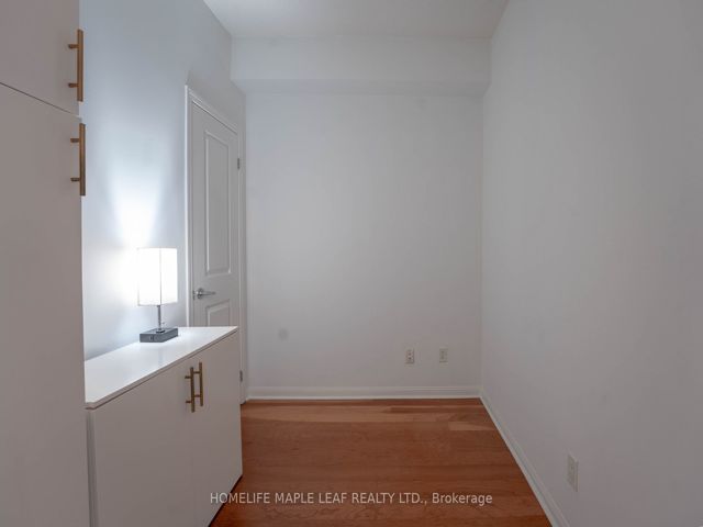 606 - 15 Windermere Ave