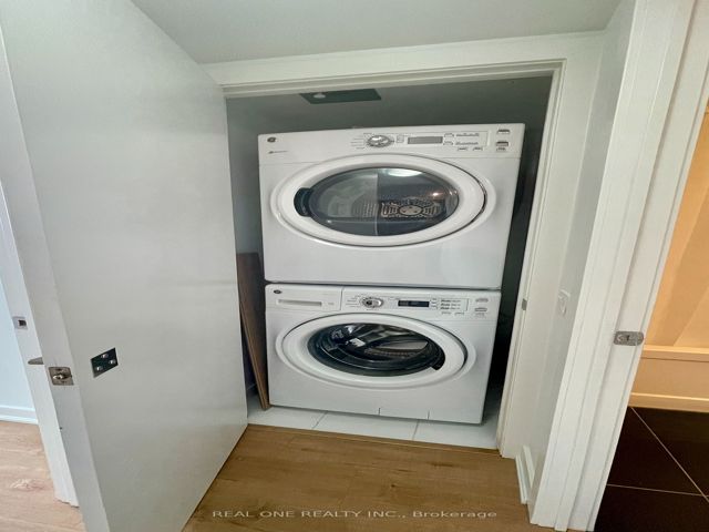 809 - 2220 Lakeshore Blvd