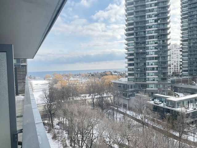 809 - 2220 Lakeshore Blvd
