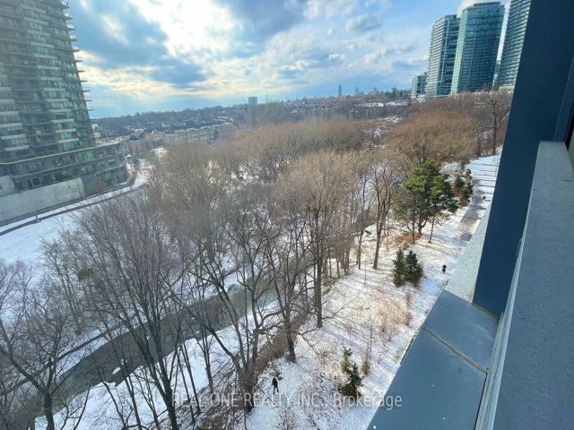 809 - 2220 Lakeshore Blvd