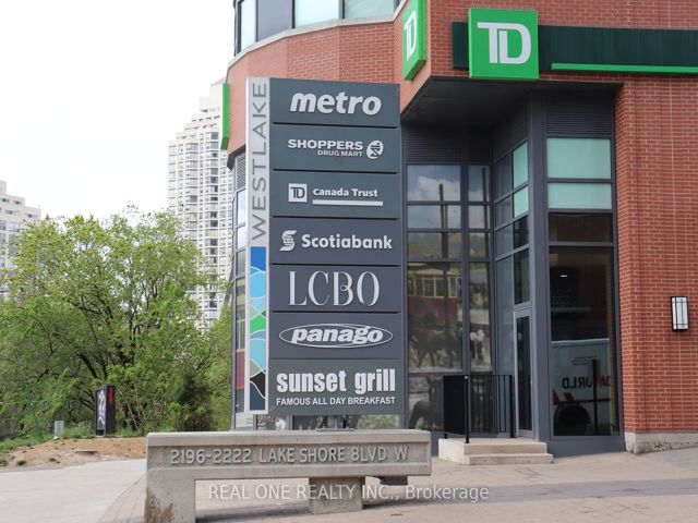 809 - 2220 Lakeshore Blvd