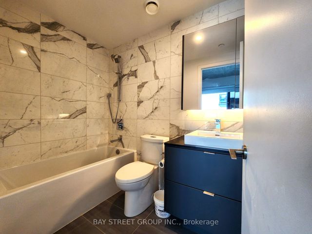 401 - 7 Smith Cres
