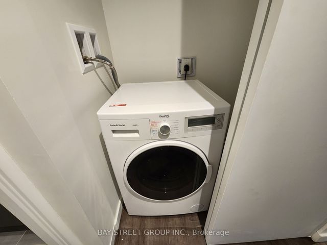 401 - 7 Smith Cres