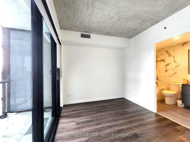 401 - 7 Smith Cres