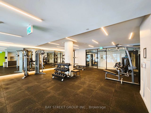 401 - 7 Smith Cres