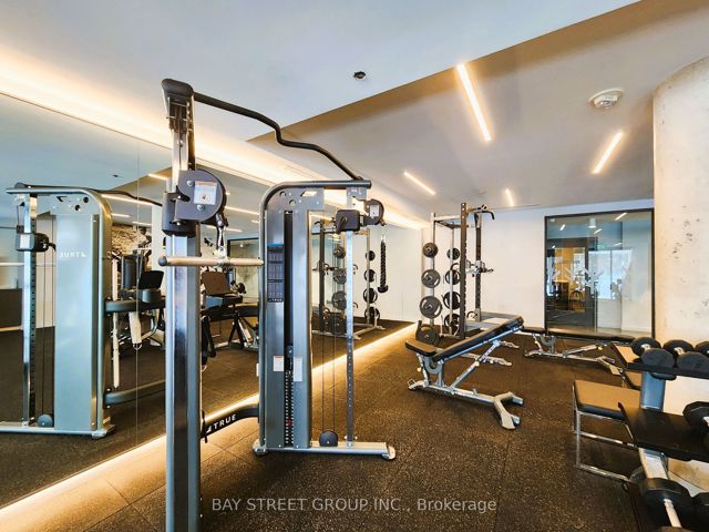 401 - 7 Smith Cres