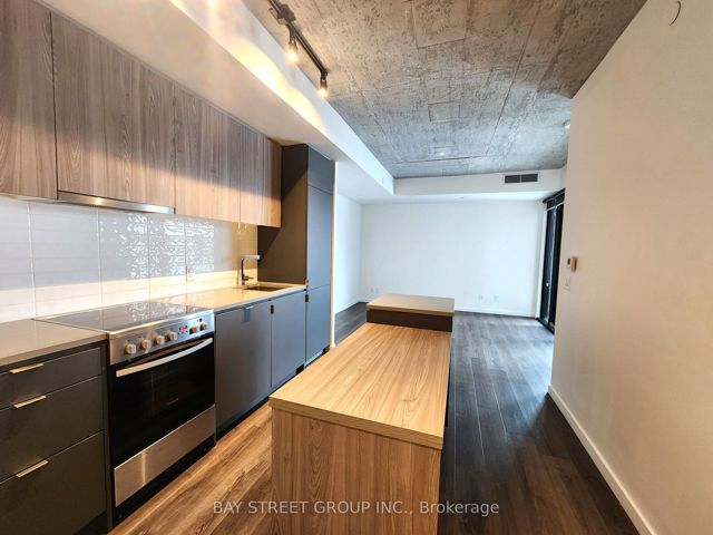 401 - 7 Smith Cres