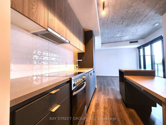 401 - 7 Smith Cres