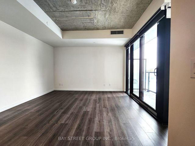 401 - 7 Smith Cres