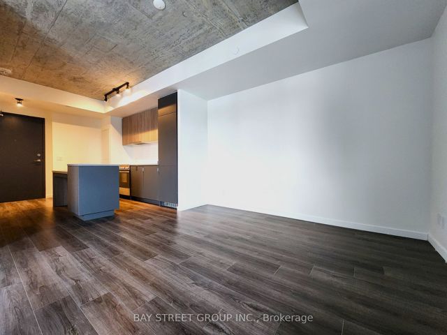 401 - 7 Smith Cres