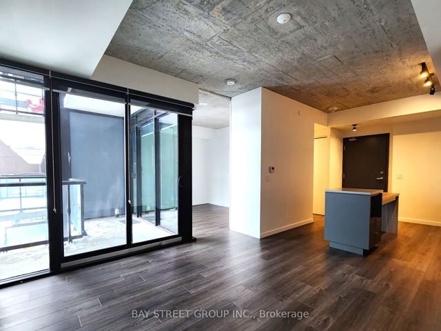 401 - 7 Smith Cres