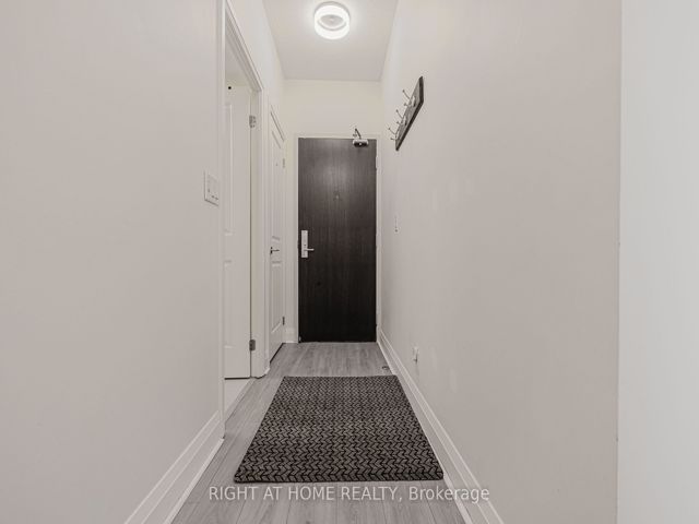 815 - 1185 The Queensway