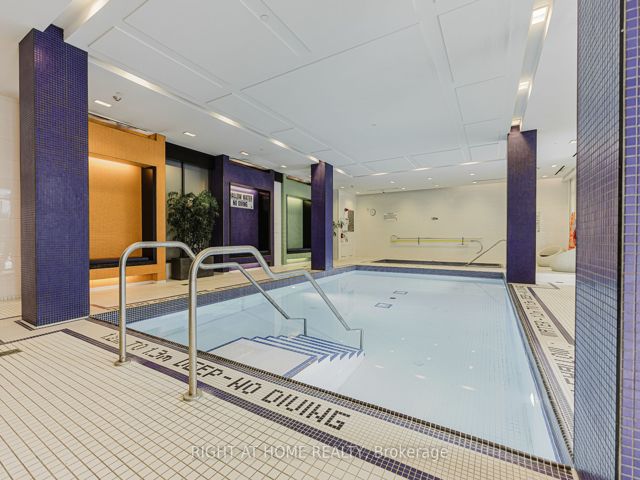 815 - 1185 The Queensway