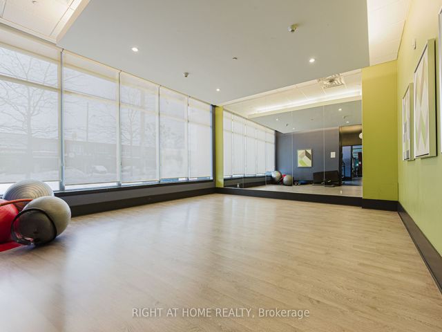 815 - 1185 The Queensway