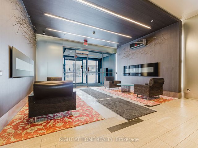 815 - 1185 The Queensway