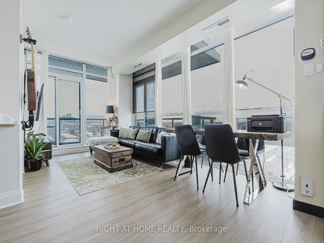 815 - 1185 The Queensway