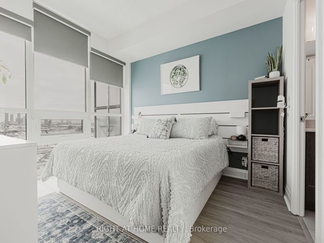 815 - 1185 The Queensway
