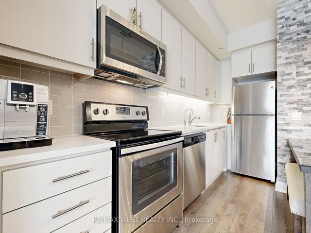 905 - 17 Zorra St