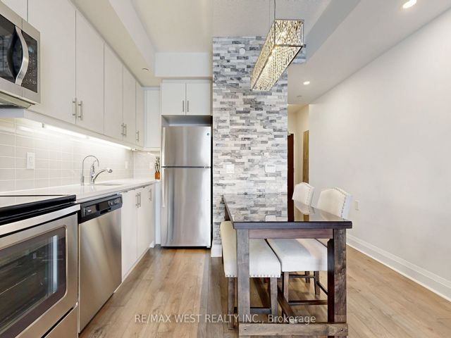 905 - 17 Zorra St