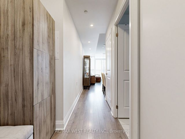 905 - 17 Zorra St