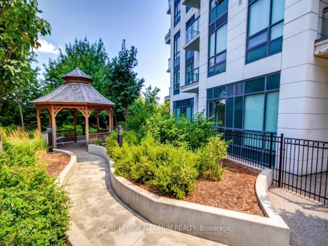 1503 - 840 Queens Plate Dr