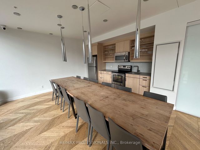 306 - 36 Howard Park Ave