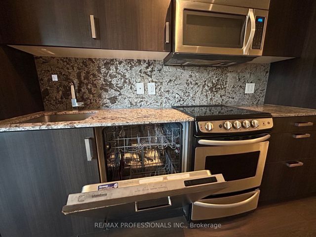 306 - 36 Howard Park Ave