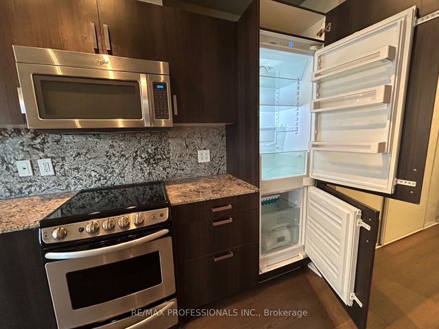 306 - 36 Howard Park Ave