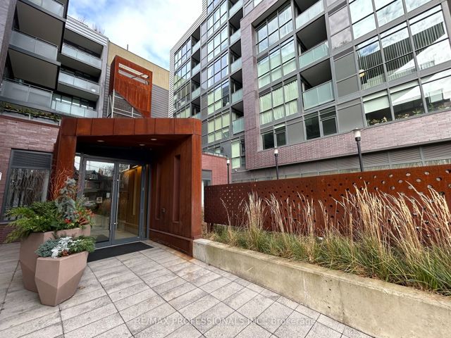 306 - 36 Howard Park Ave