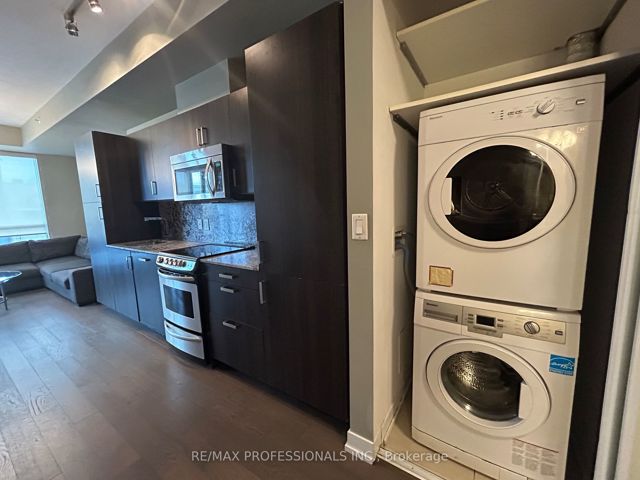 306 - 36 Howard Park Ave