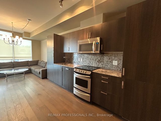 306 - 36 Howard Park Ave