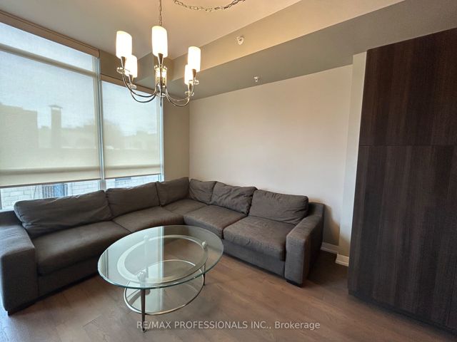 306 - 36 Howard Park Ave